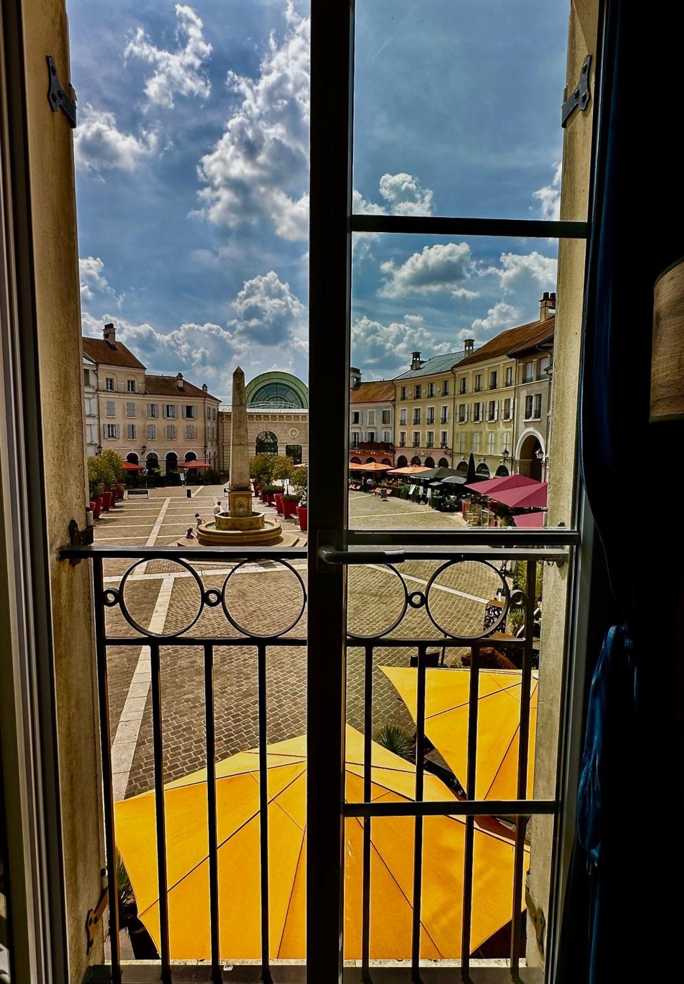 Appt Vue Place De Toscane - 4Min Disneyland-Paris 세리스 외부 사진